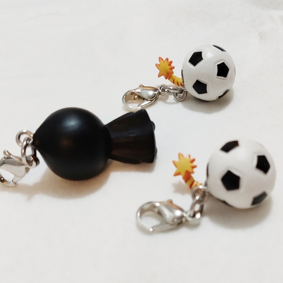 SOLD - Tokidoki Frenzies Soccer Bomb Adios - Picture 3 of 6